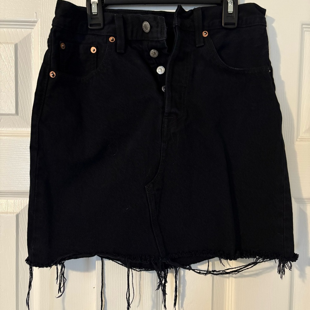 Levi’s Black Jean Mini Skirt size 25